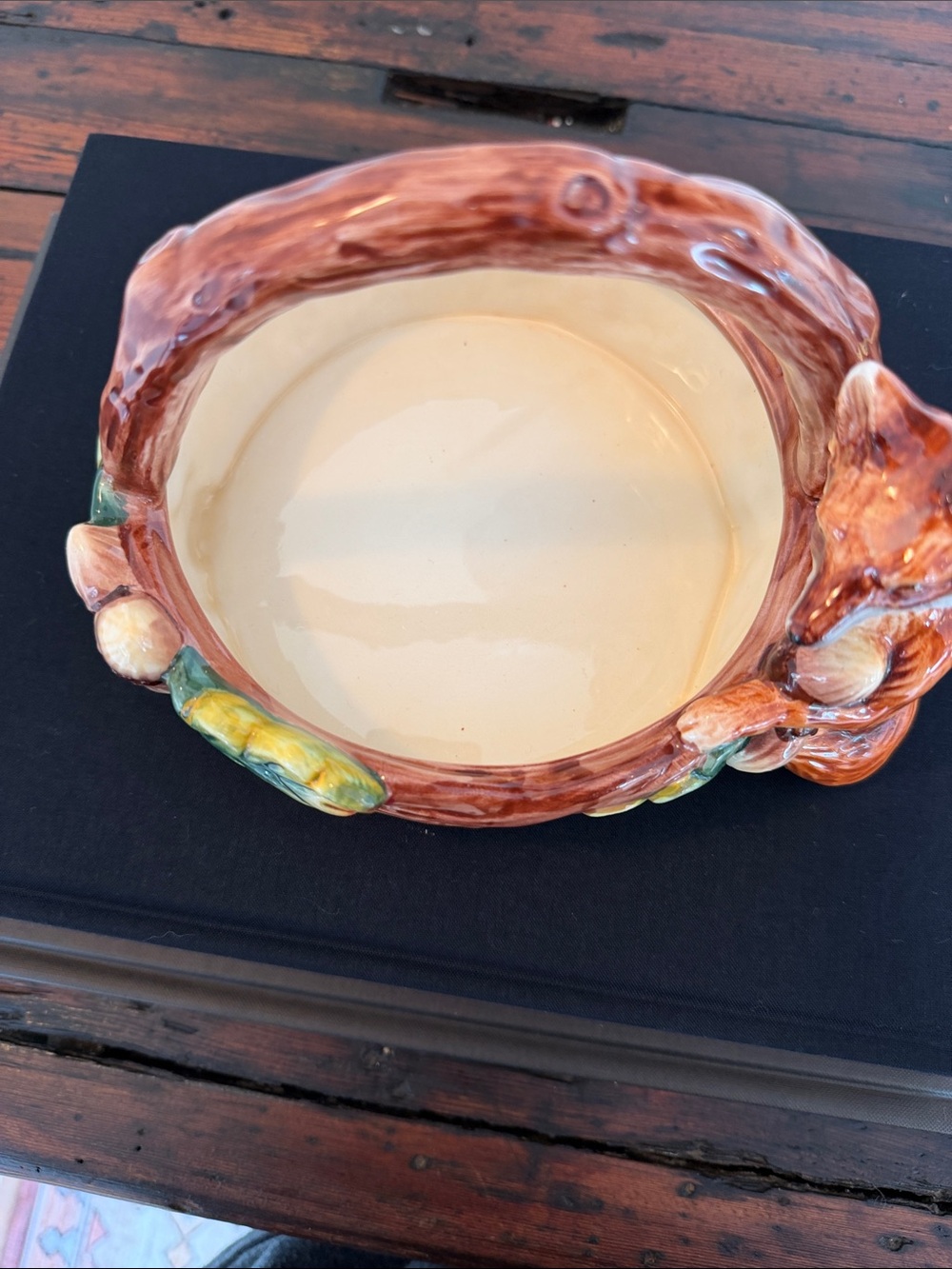 Heritage Harvest Cream and Brown Ceramic Fox Basket. - Picture 7 of 9